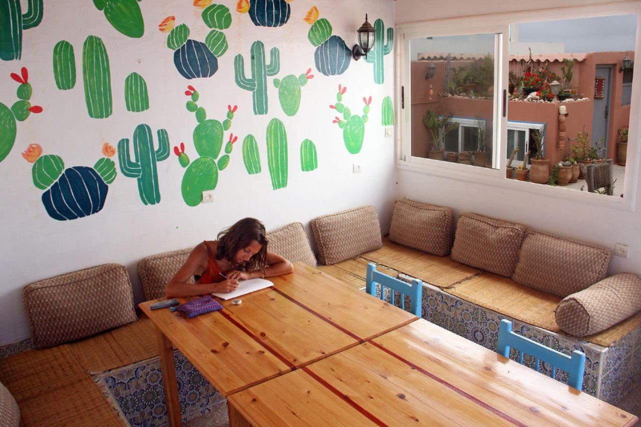 Ifni Surf Hostal Sidi Ifni Exterior photo